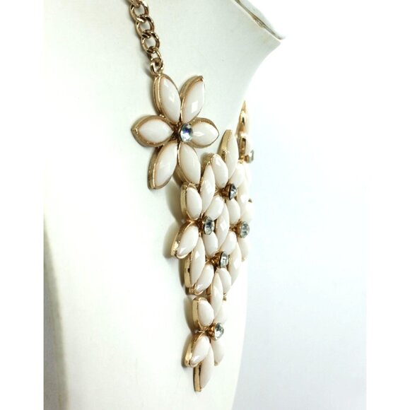 VINTAGE BTIME DAISY white flower runway/statement necklace gold tone 20" signed - Picture 3 of 8